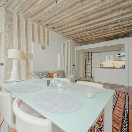 2 Bedroom With The Location Of In 2nd Arr Apartment Paris