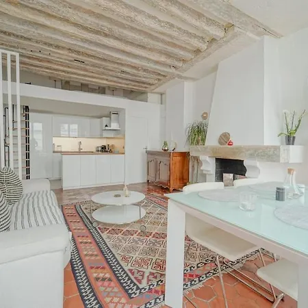 Apartment 2 Bedroom With The Location Of In 2nd Arr
